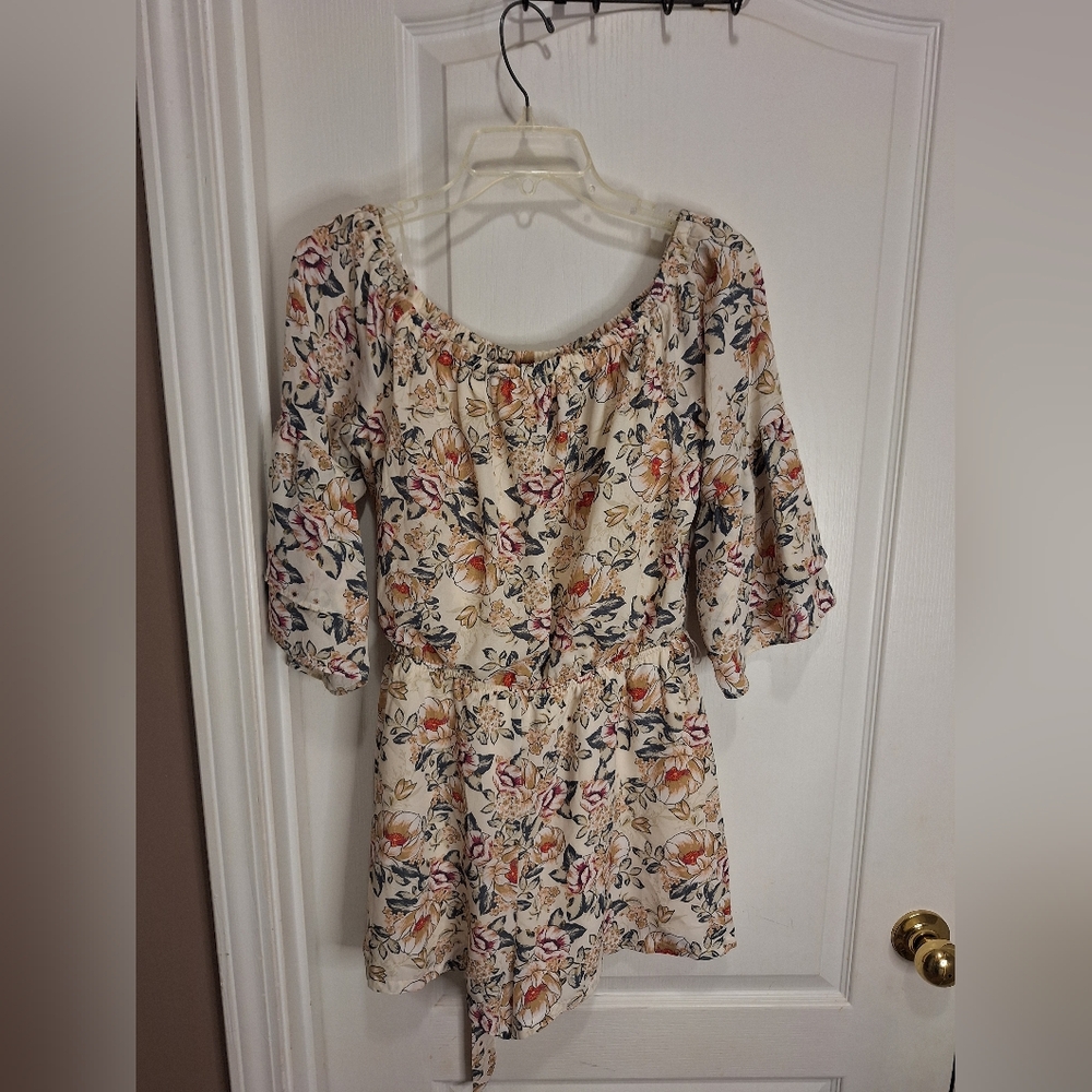 AS U WISH /Floral ROMPER WITH SLEEVES / MEDIUM